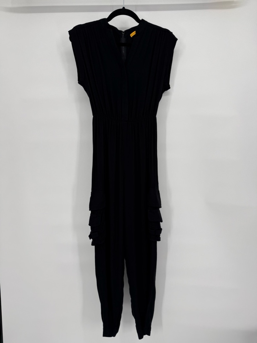Alice Olivia Utility Jumpsuit Black Sleeveless‎ Cargo Pockets Tapered Leg Chic